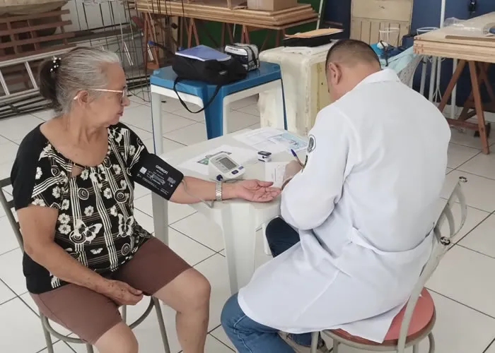 Educador social, Festivais e competições que celebram o envelhecimento ativo.

Programas de Voluntariado

Incentivo a pessoas idosas participarem de ações voluntárias, fortalecendo seu papel na comunidade.

Educação Intergeracional

Projetos em escolas ou comunidades que conectam jovens e idosos, promovendo aprendizado mútuo.

Projeto GRUPO LONGEVIVER sob a Coordenação  da Educadora Social Joana Cristina e Orientadora Niely.

Projeto realizado no dia 23 Novembro de 2024  na paróquia da Igreja Católica Cristo Redentor no Bairro Alvora 3, 420, Manaus-AM.

Telefone para contato: (92) 98117-3051, Envelhecimento, Saudavel, em, Educador Social 60+