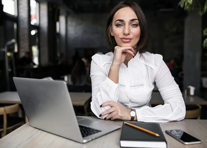 Aumento de salário, É natural querer crescer na carreira e conquistar melhores condições financeiras. Aumentar o salário pode ser uma das formas mais diretas de alcançar esse objetivo, mas como pedir um aumento sem parecer precipitado ou desrespeitoso? A chave para um pedido de aumento eficaz está no preparo e na abordagem estratégica. Se você está pensando em solicitar um aumento de salário, esse artigo traz insights valiosos para que você possa se destacar e alcançar seus objetivos profissionais., Negociação salarial, Crescimento profissional, em, Vagas e empregos